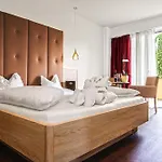Anatol Hotel 4*